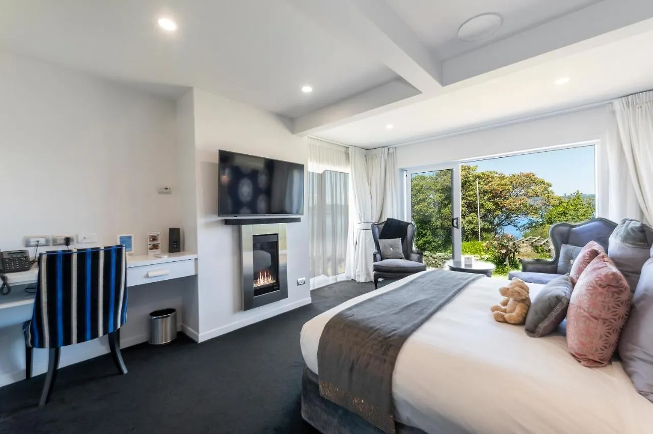 Black Swan Lakeside Boutique Hotel Rotorua 5*,