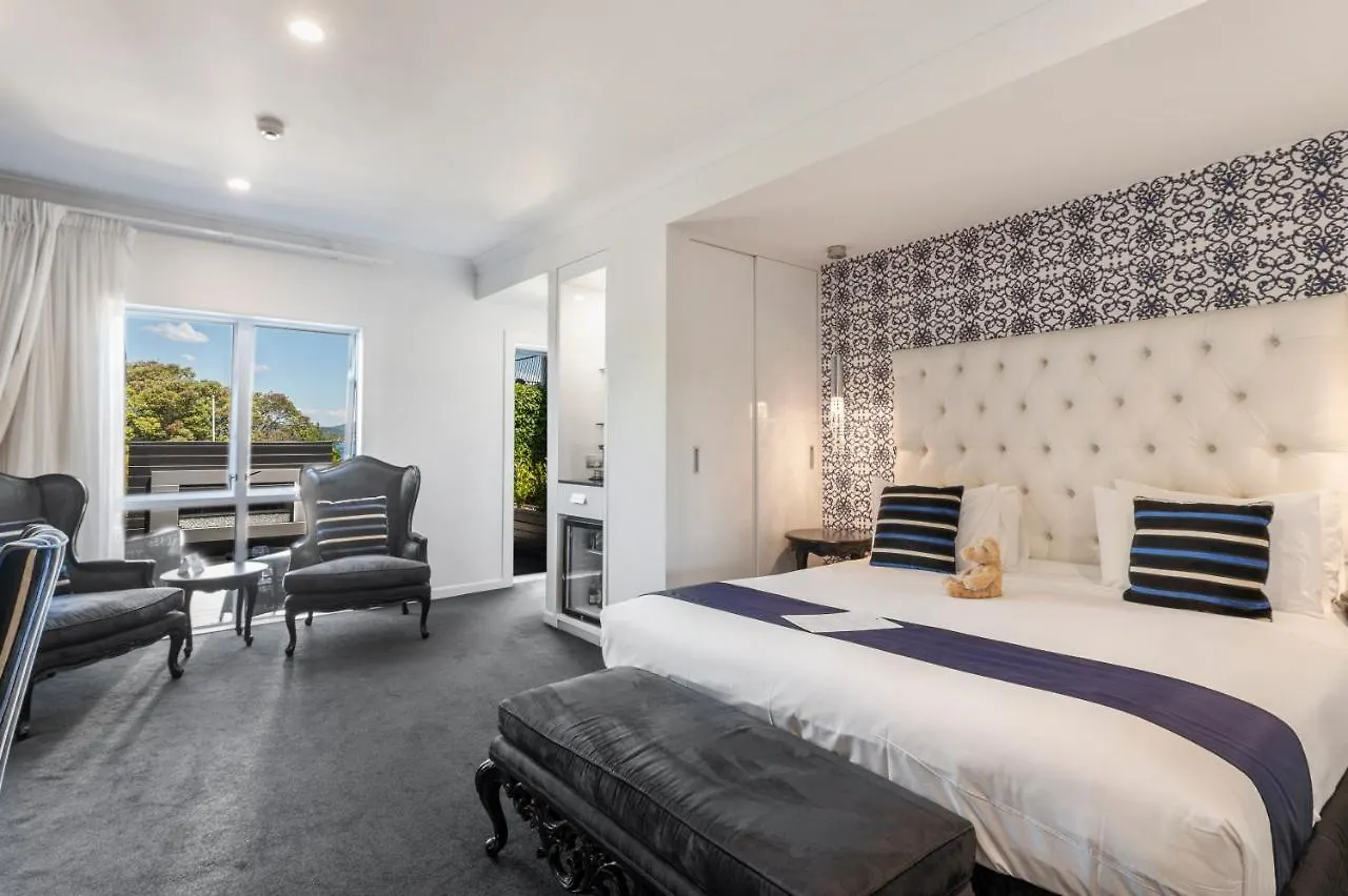 Black Swan Lakeside Boutique Hotel Rotorua 5*,