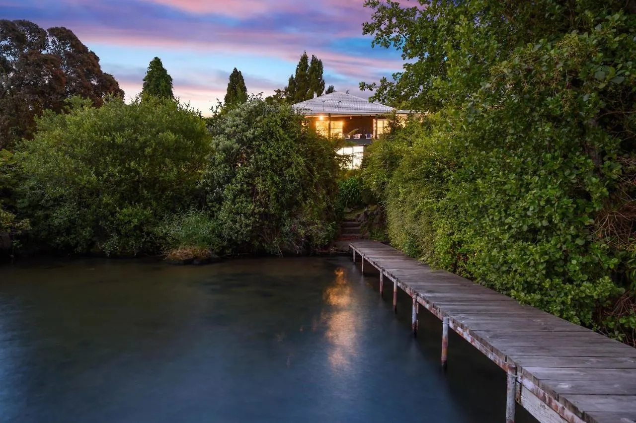 Black Swan Lakeside Boutique Hotel Rotorua New Zealand
